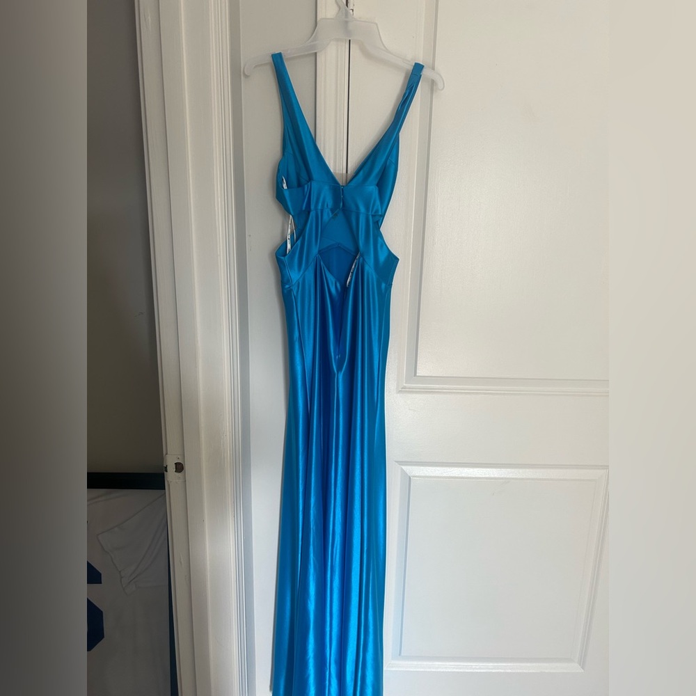 Blue
size 6 
David’s Bridal
satin
worn once